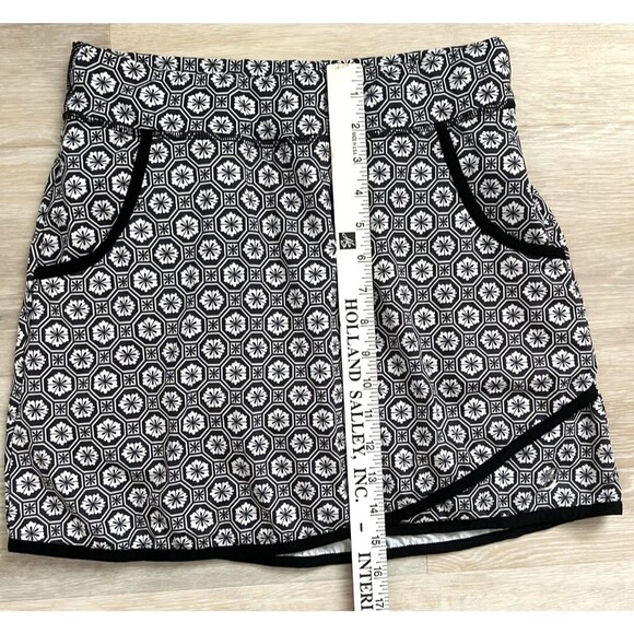 Sofibella Black White Tile Print Golf Skort Size S – Built-In Shorts, 15" Length - Picture 5 of 5